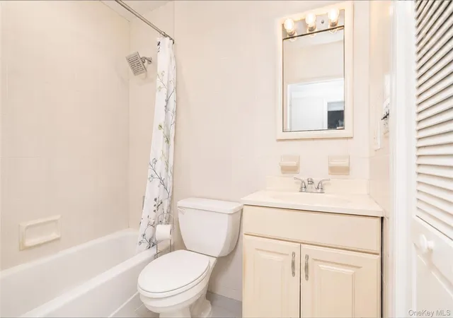 Listing Photo 2 - Condo for sale in building located at 76 Dongan Ave, New York, NY 10314 - Unit #