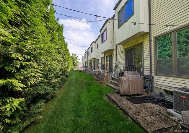 2nd image of 15 Franklin Pl, Oceanside, NY 11572