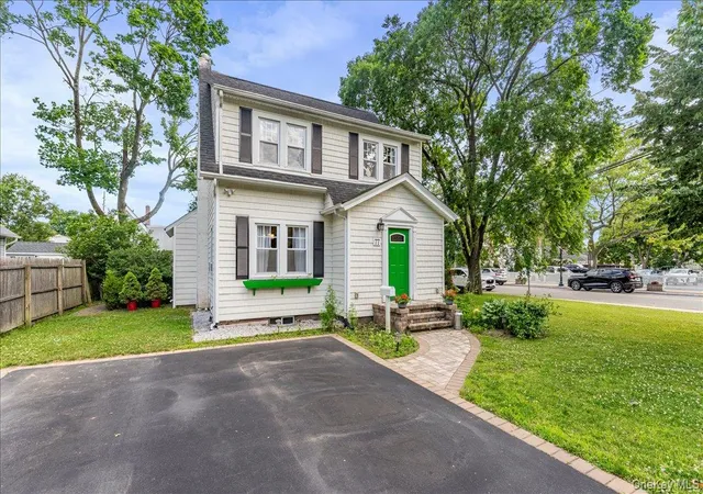 1st image of 77 Hiawatha Dr, Brightwaters, NY 11718 | MLS# 1015579
