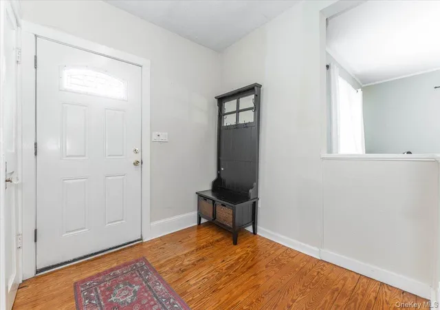 3rd image of 77 Hiawatha Dr, Brightwaters, NY 11718 | MLS# 1015579