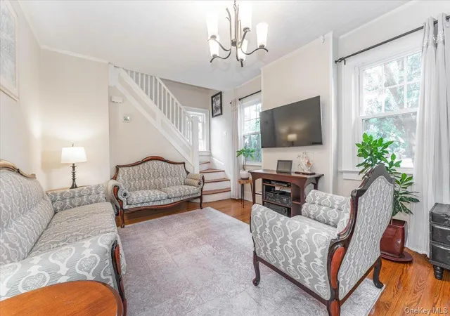 4th image of 77 Hiawatha Dr, Brightwaters, NY 11718 | MLS# 1015579