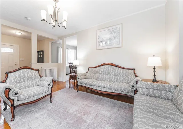 5th image of 77 Hiawatha Dr, Brightwaters, NY 11718 | MLS# 1015579