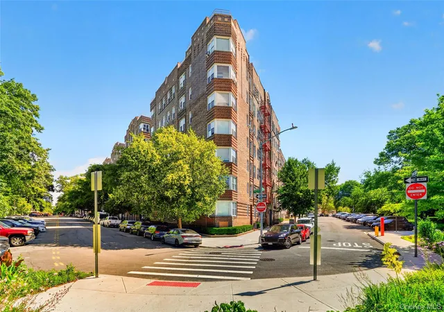 Photo 1 of Sale Pending at 601 Pelham Pkwy N #618, New York, NY 10467 | MLS# 1015585 | Listing updated on 2026-08-01