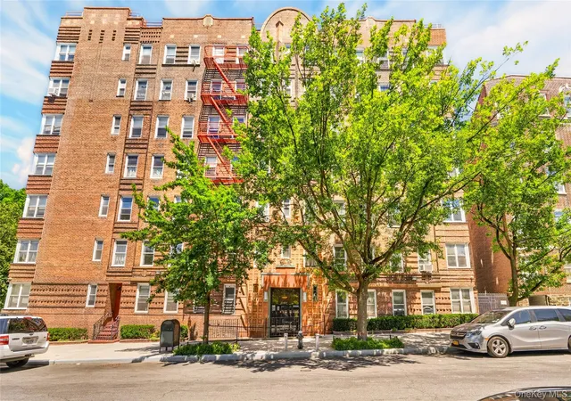 Photo 3 of Sale Pending at 601 Pelham Pkwy N #618, New York, NY 10467 | MLS# 1015585 | Listing updated on 2026-08-01