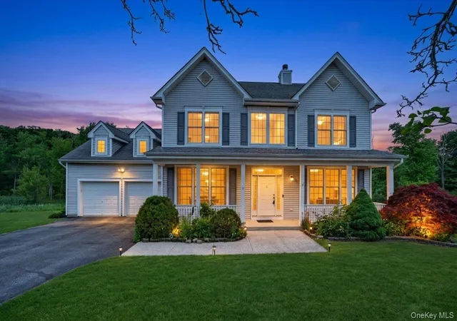 Homes for sale in Woodbury, NY | 5 Oldwyck Crescent, Woodbury, NY 10930 | MLS# 1015588