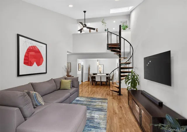 3rd image of 20 Bronxville Gln Dr, Yonkers, NY 10708