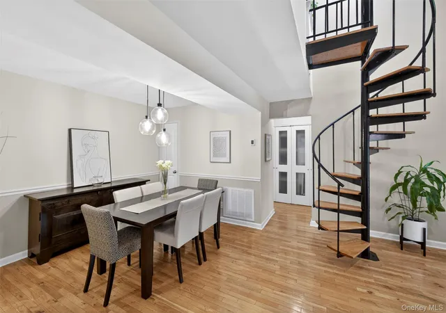 4th image of 20 Bronxville Gln Dr, Yonkers, NY 10708