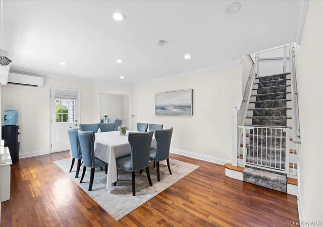 5th image of 8 Park Cir, North Hempstead, NY 11024 | MLS# 1015595