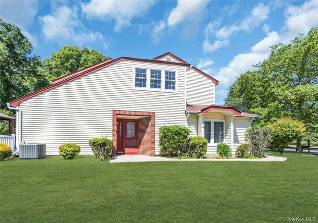 2nd image of 13 Potomac Ct, Brookhaven, NY 11727 | MLS# 1015605