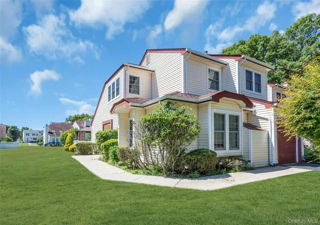 3rd image of 13 Potomac Ct, Brookhaven, NY 11727 | MLS# 1015605