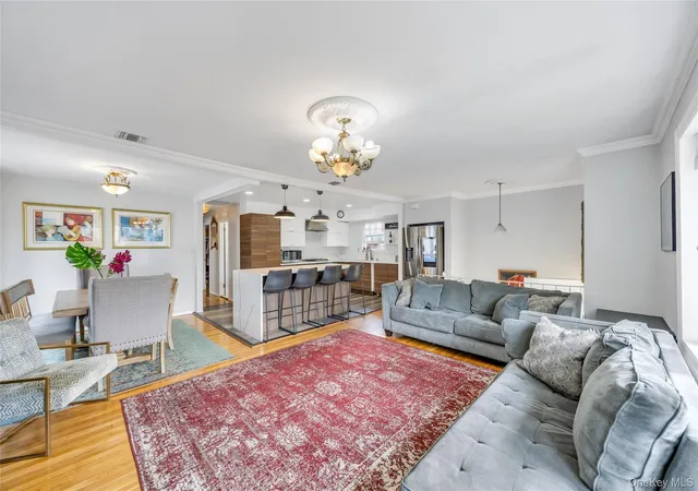 4th image of 216 Earle Ave, Lynbrook, NY 11563 | MLS# 1015606