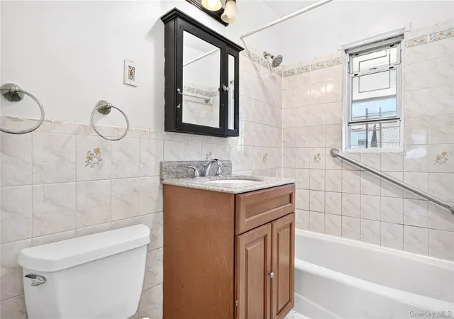 Photo 4 of Single family home for sale at 3885 Paulding Ave, Bronx, NY 10469 | MLS# 1015609 | Listing updated on 2026-08-11