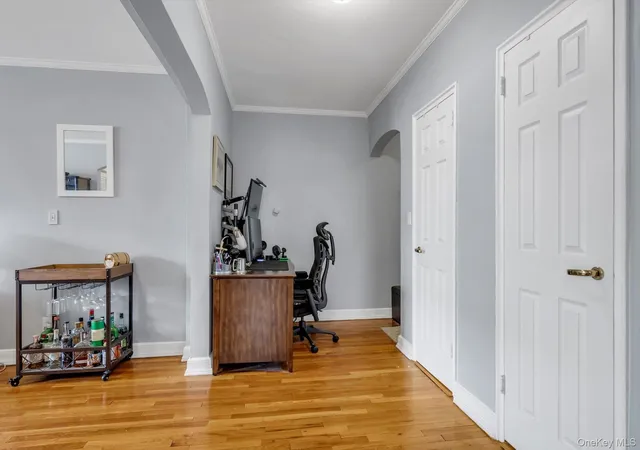 Homes for sale in North Hempstead, NY | 1 Town House Pl #2E, North Hempstead, NY 11021 | MLS# 1015617