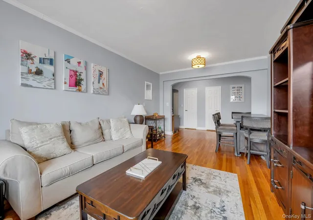 Homes for sale in North Hempstead, NY | 1 Town House Pl #2E, North Hempstead, NY 11021 | MLS# 1015617
