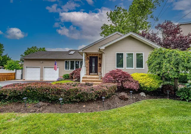2nd image of 2349 Lincoln St, Hempstead, NY 11710 | MLS# 1015620