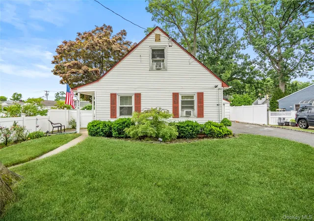 Homes for sale in Hempstead, NY | 633 Robin Ct, Hempstead, NY 11552 | MLS# 1015629