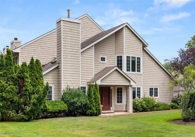 2nd image of 34 Cedar Ridge Ln, Bay Shore, NY 11706 | MLS# 1015652