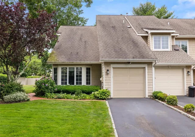 3rd image of 34 Cedar Ridge Ln, Bay Shore, NY 11706 | MLS# 1015652