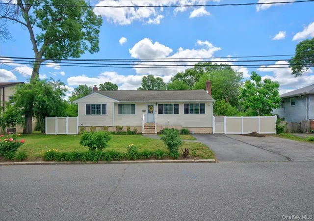 2nd image of 23 Anna St, Bay Shore, NY 11706 | MLS# 1015660