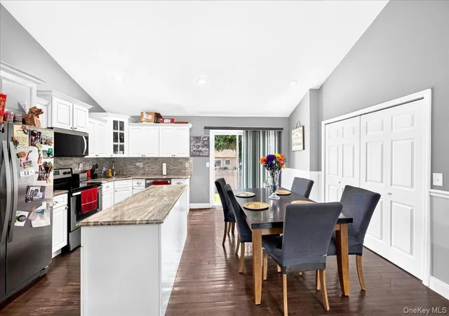 5th image of 23 Anna St, Bay Shore, NY 11706 | MLS# 1015660
