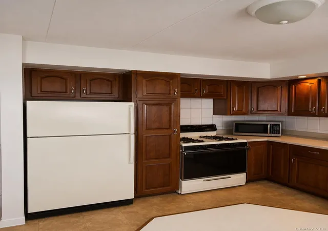 2nd image of 563 Ellsworth Ave #3, Bronx, NY 10465 | MLS# 1015681