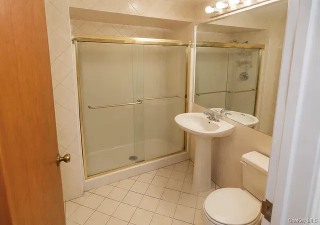 2nd image of 563 Ellsworth Ave, Bronx, NY 10465