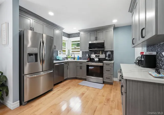 5th image of 841 Willow Rd, Hempstead, NY 11010 | MLS# 1015691