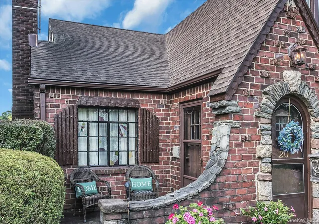 Photo 3 of Single family home for sale at 20 Voorhees Pl, Hempstead, NY 11565 | MLS# 1015692 | Listing updated on 2026-09-26