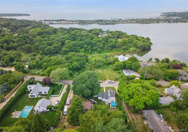 12th image of 89 S Elroy Dr, East Hampton, NY 11954 | MLS# 1015693
