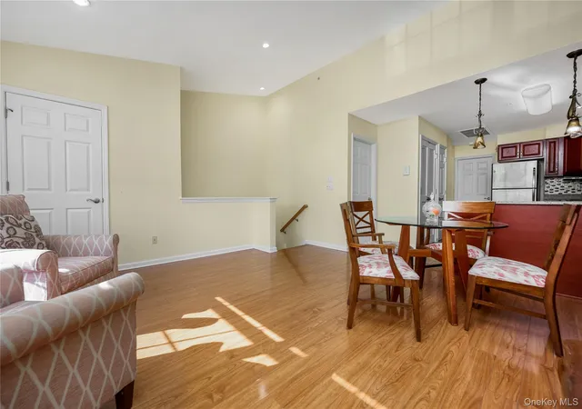 Photo 3 of Sale Pending at 212 Willow Ln, Valley Stream, NY 11580 | MLS# 1015694 | Listing updated on 2026-09-12