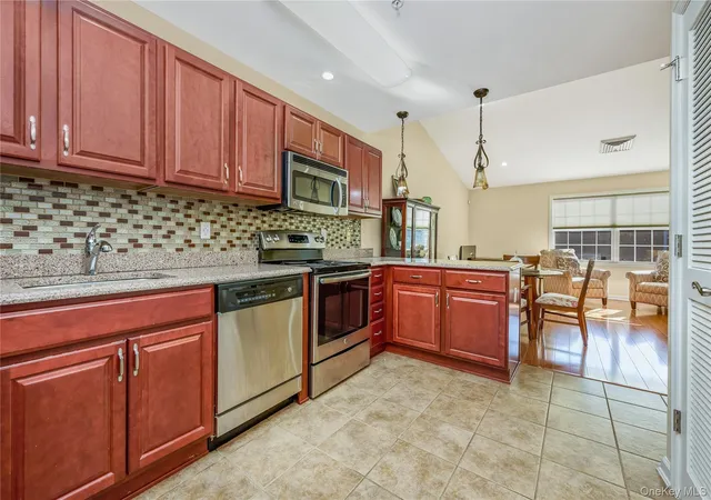 Photo 4 of Sale Pending at 212 Willow Ln, Valley Stream, NY 11580 | MLS# 1015694 | Listing updated on 2026-09-12
