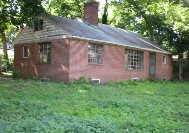 Photo 1 of Sale Pending at 750 Harbor View Rd, Oyster Bay, NY 11771 | MLS# 1015734 | Listing updated on 2026-06-25