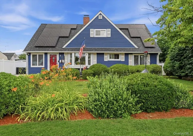 Photo 1 of Sale Pending at 7 Disc Ln, Wantagh, NY 11793 | MLS# 1015750 | Listing updated on 2026-08-10