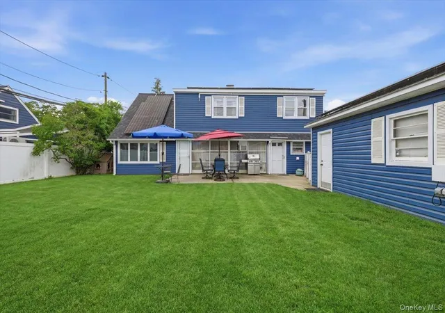 Photo 3 of Sale Pending at 7 Disc Ln, Wantagh, NY 11793 | MLS# 1015750 | Listing updated on 2026-08-10