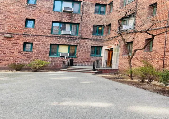 Photo 2 of Condo for sale at 1686 Metropolitan Ave #4H, Bronx, NY 10462 | MLS# 1015757 | Listing updated on 2026-06-19