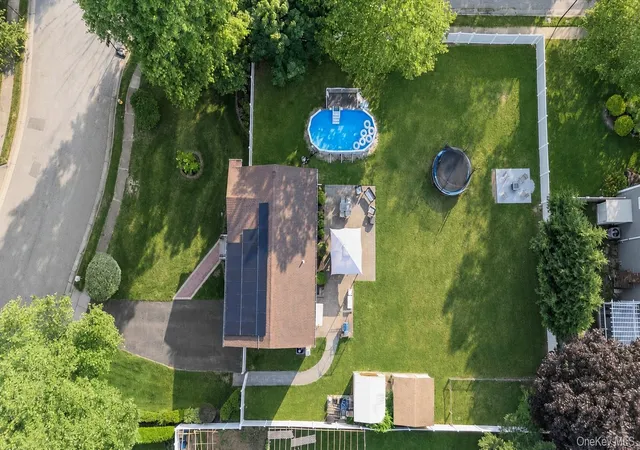 34th image of 17 Nottingham Dr, Babylon, NY 11798 | MLS# 1015779