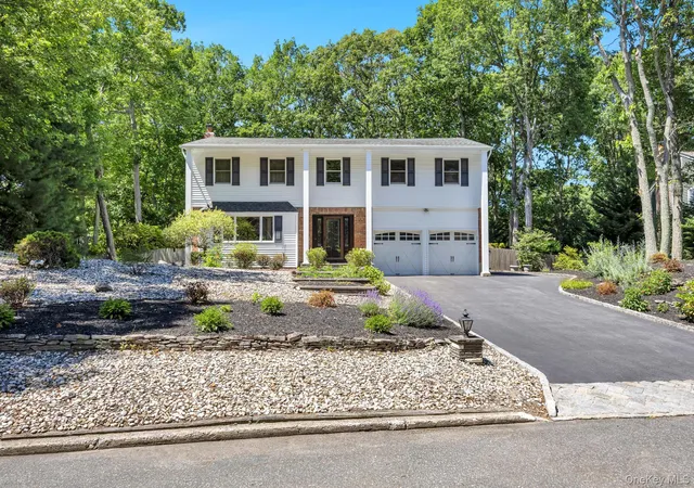 Single family home for sale at 17 Cedar Pl, Smithtown, NY 11754 | MLS# 1015782