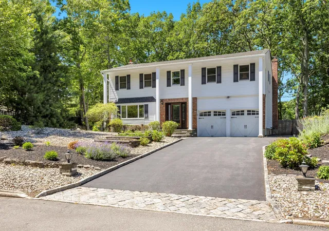 Photo 3 of Single family home for sale at 17 Cedar Pl, Smithtown, NY 11754 | MLS# 1015782 | Listing updated on 2026-08-30