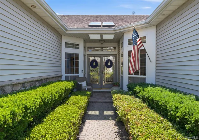 Listing Photo 4 - Condo for sale in building located at 95 Hamlet Dr, Brookhaven, NY 11766