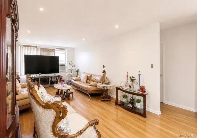 2nd image of 180 Van Cortlandt Park S #3F, Bronx, NY 10463 | MLS# 1015787