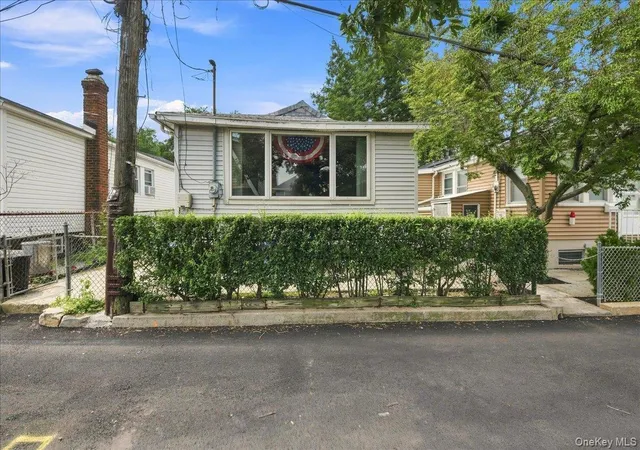 Photo 1 of Sale Pending at 24 A Edgewater Park #24A, New York, NY 10465 | MLS# 1015790 | Listing updated on 2026-10-08