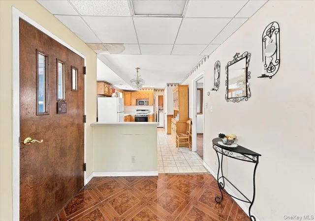 Listing Photo 4 - Condo for sale in building located at 24 A Edgewater Park, New York, NY 10465 - Unit #24A