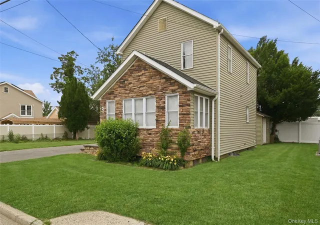 Homes for sale in Oyster Bay, NY | 6 Prospect St, Oyster Bay, NY 11801 | MLS# 1015792