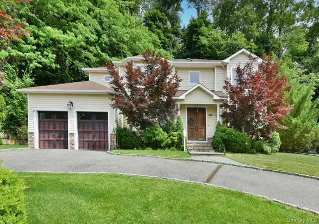 Photo 2 of Single family home for sale at 245 Harbor Hl Rd, North Hempstead, NY 11576 | MLS# 1015799 | Listing updated on 2026-09-30