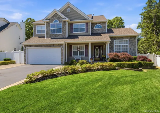 Single family home for sale at 15 Scenicview Crescent, Manorville, NY 11949 | MLS# 1015800 | Listing updated on 2026-07-17