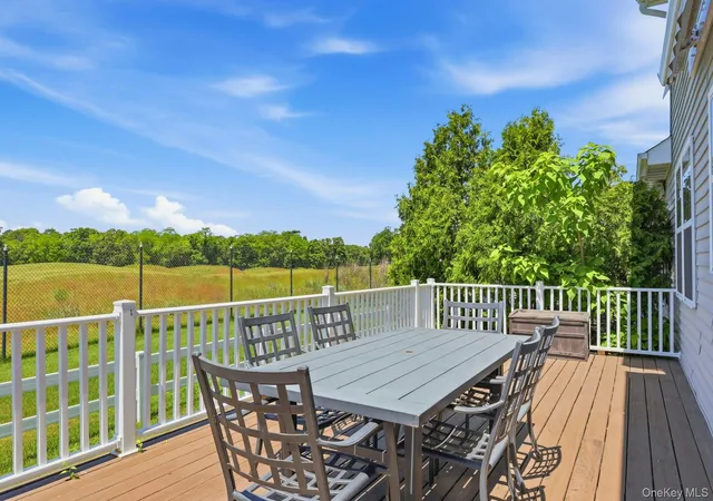 4th image of 163 Augusta Dr, Brookhaven, NY 11763