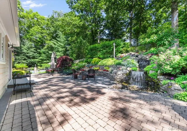 4th image of 10 Serene Ct, Dix Hills, NY 11746 | MLS# 1015804
