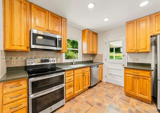 Photo 4 of Sale Pending at 644 Sharon Ln, Yorktown Heights, NY 10598 | MLS# 1015888 | Listing updated on 2026-07-14