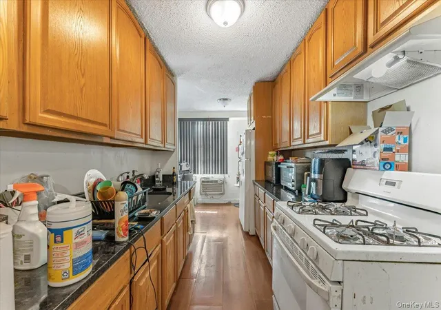 Photo 4 of House for sale at 825 Morrison Ave #16A, Bronx, NY 10473 | MLS# 1015896 | Listing updated on 2026-09-04