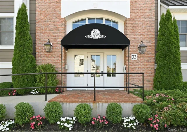 1st image of 33204 Spruce Pond Cir, Oyster Bay, NY 11803 | MLS# 1015912
